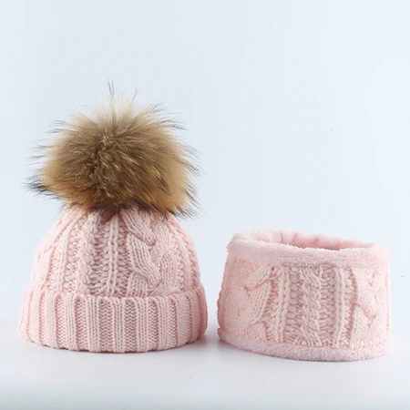 pink Детский зимний комплект из шапки и шарфа, шапка с помпоном из натурального меха енота, флисовая шапка с помпонами для маленьких девочек и мальчиков - Цвет: pink