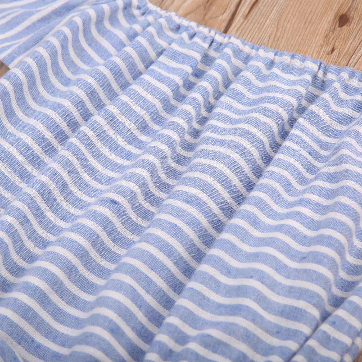 Лето 2017 Песочник небесно голубого цвета с рукавами крылышками для новорожденных