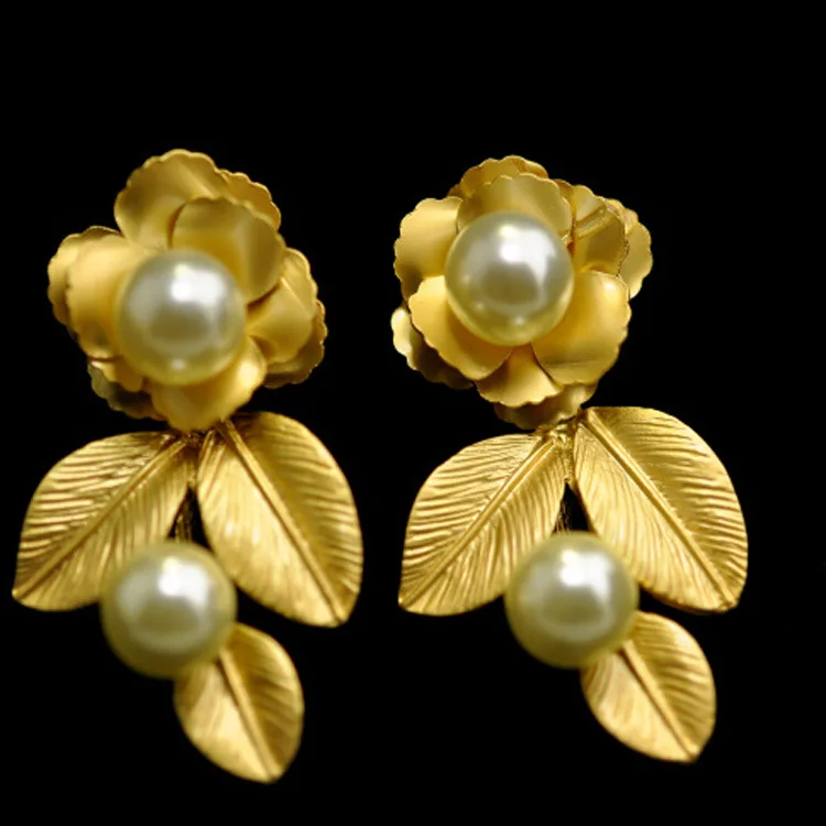 

Korean Stud Earrings For Women Baroque Earring Female 2018 Gold leaf Pearl Vintage Earrings Jewelry Pendientes Oorbellen Brincos