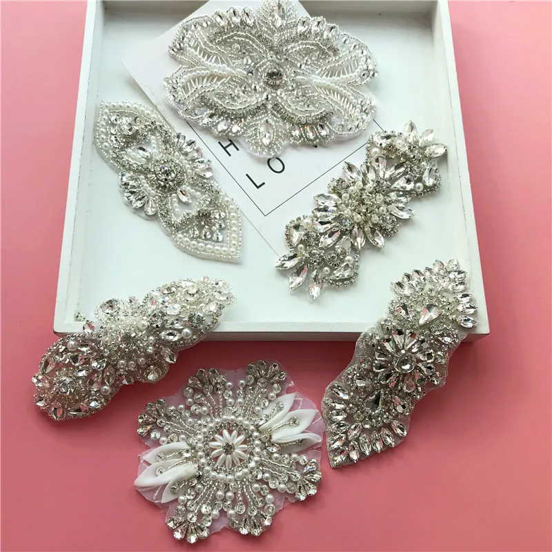 Вышивка бисером и аппликацией из горного хрусталя аппликация Appliques de roupa ПРИШИТАЯ