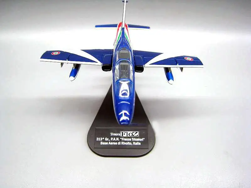 Италия MB 339A P.A.N. 1/100 литье под давлением модель самолета ITALERI |