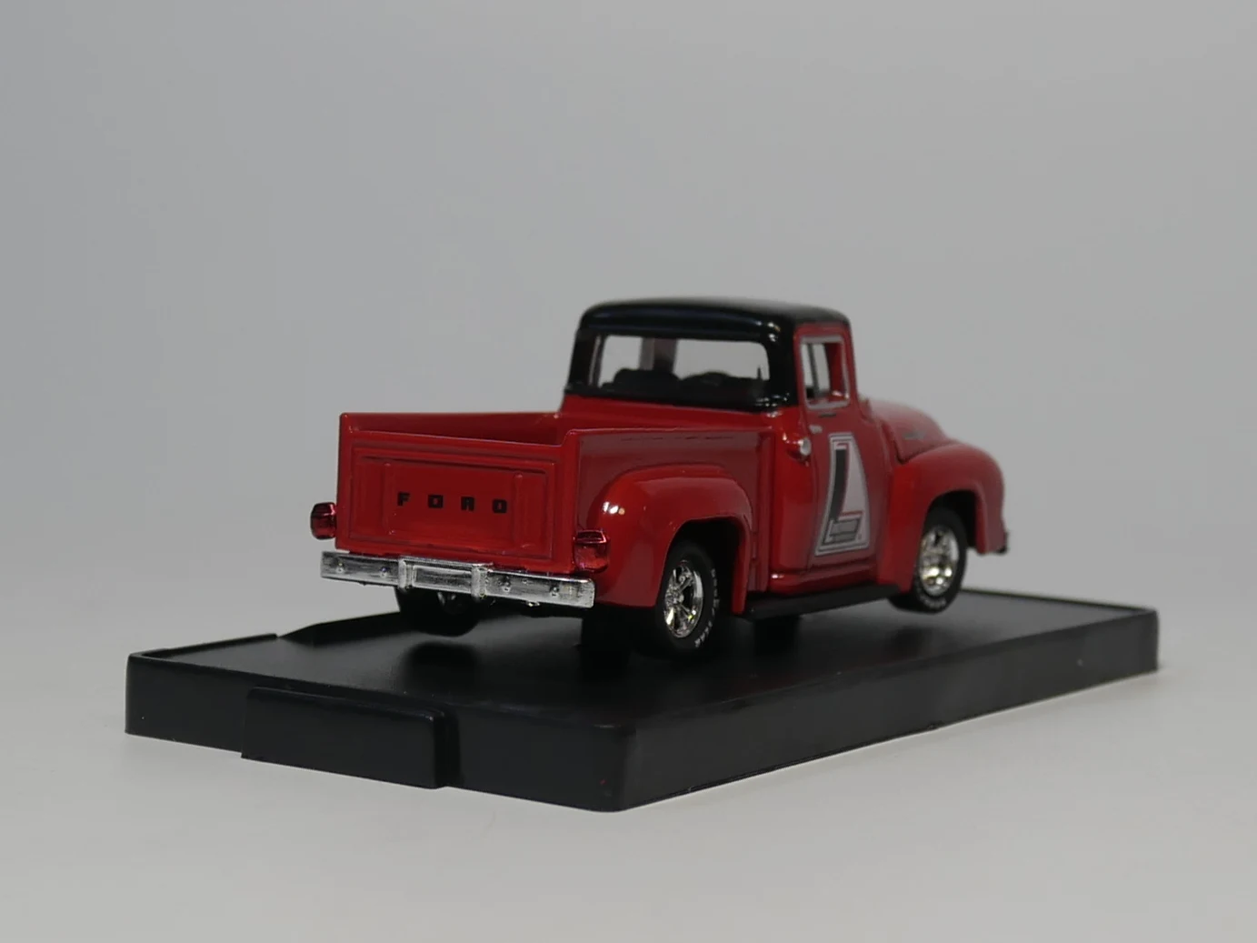 M2 1: 64 1956 Ford F-100 грузовик красный сплав игрушечный автомобиль игрушки для детей литая модель автомобиля подарок на день рождения