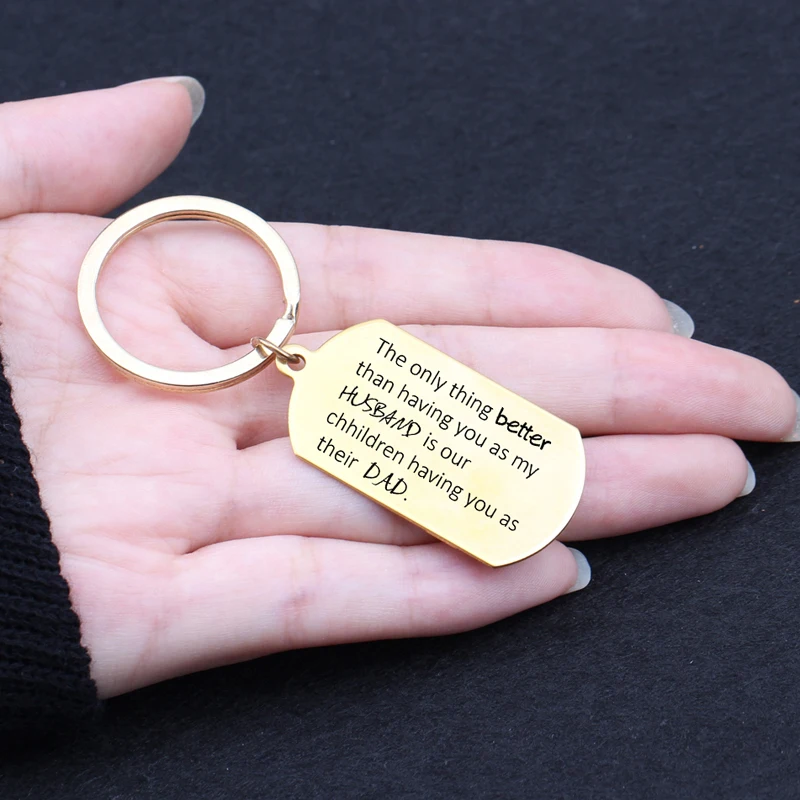 Брелок с гравировкой единственное что лучше чем иметь вас как моего мужа это наши