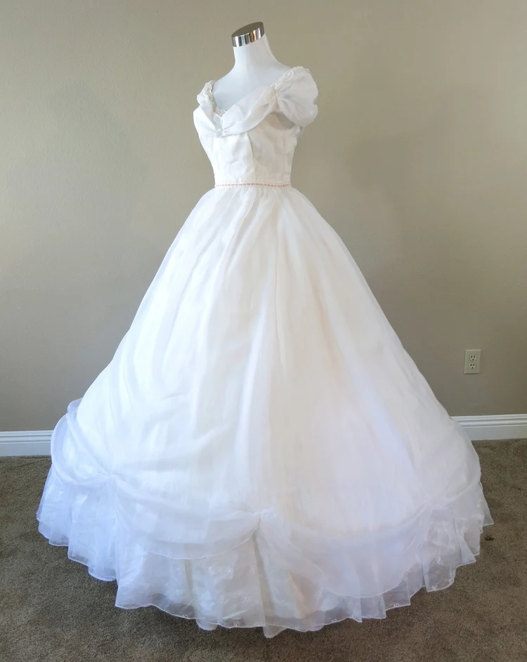 Белое шифоновое розовое платье с отделкой костюм гражданской войны атласное