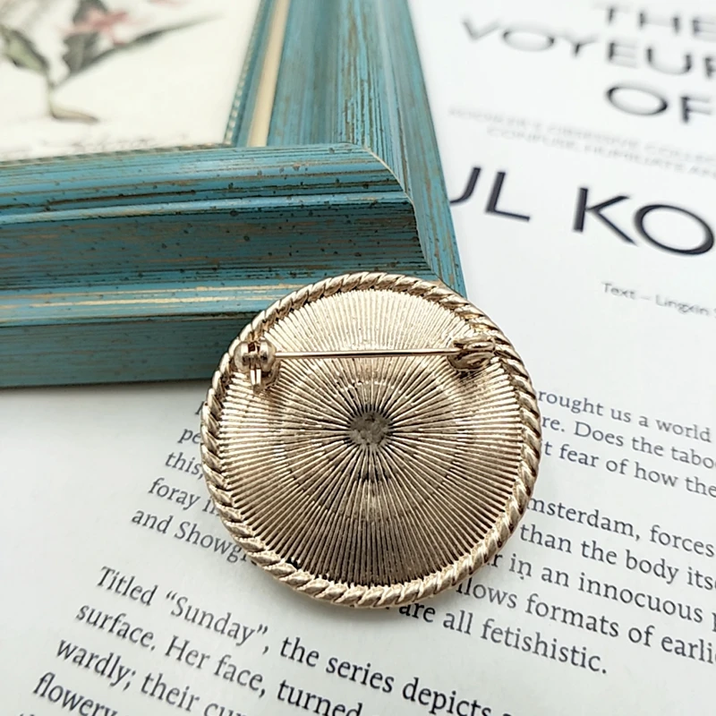 Simple 2019 new round pearl retro brooch clothing accessories pin silk scarf buckle female | Brooches