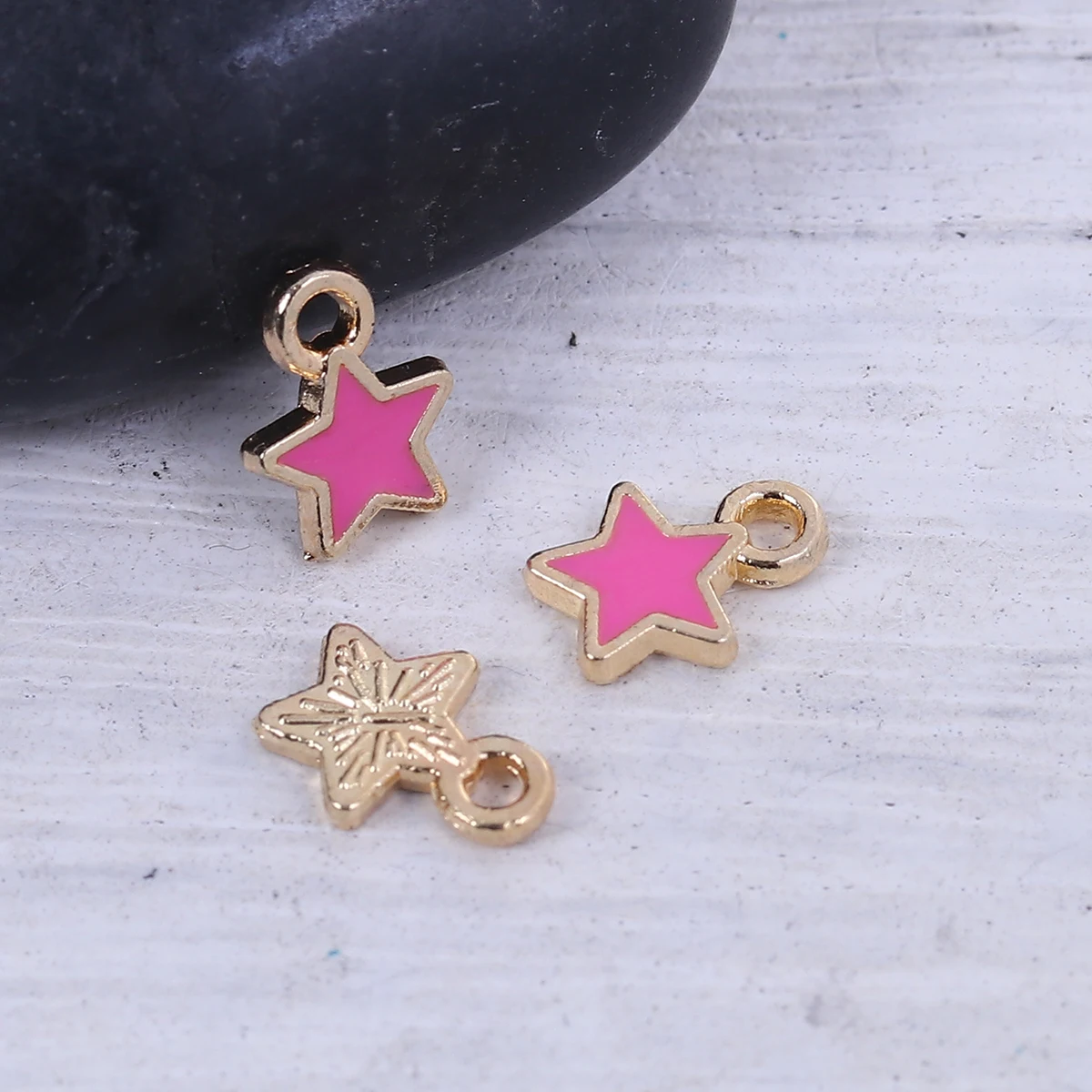 DoreenBeads сплав цинка Galaxy Charms звезда золотой цвет красная эмаль 9 мм (3/8 &quot) x 7 (2/8&quot) 30