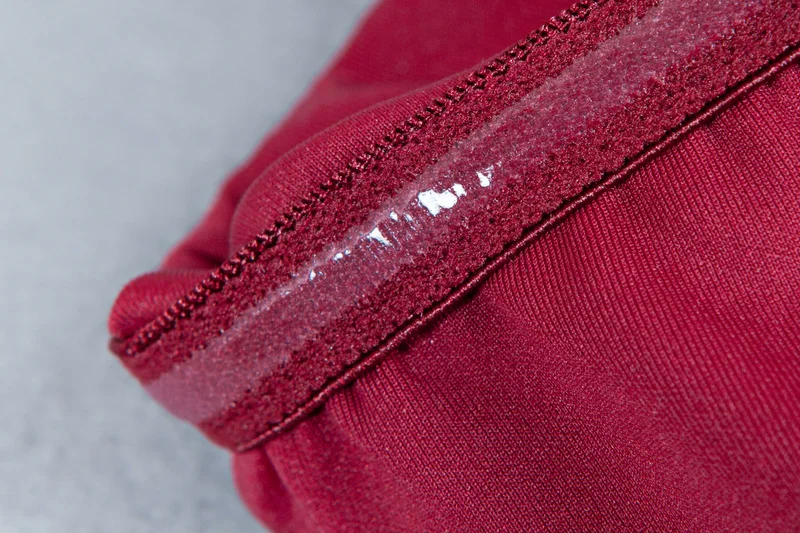 Женское платье с открытыми плечами INDRESSME летнее облегающее красное оборками и