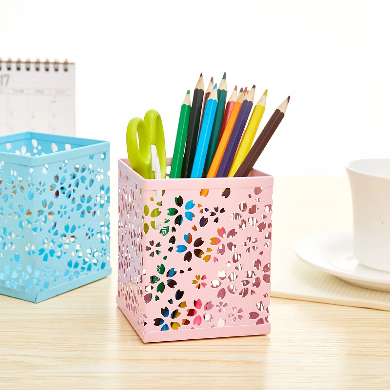 

Metal Hollow Pen Holder Fashion Creative Round Cosmetic Holder Container Desk Organizer Office Supplies Color Random BT0002