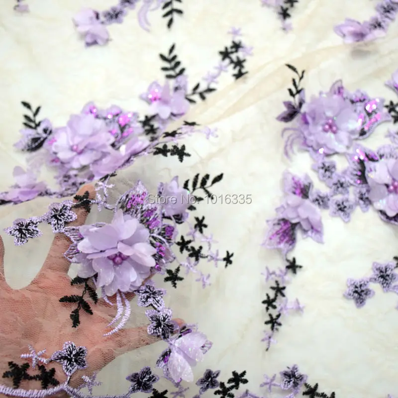 Нарядная сиреневая кружевная ткань ручной работы с объемным цветком жемчугом