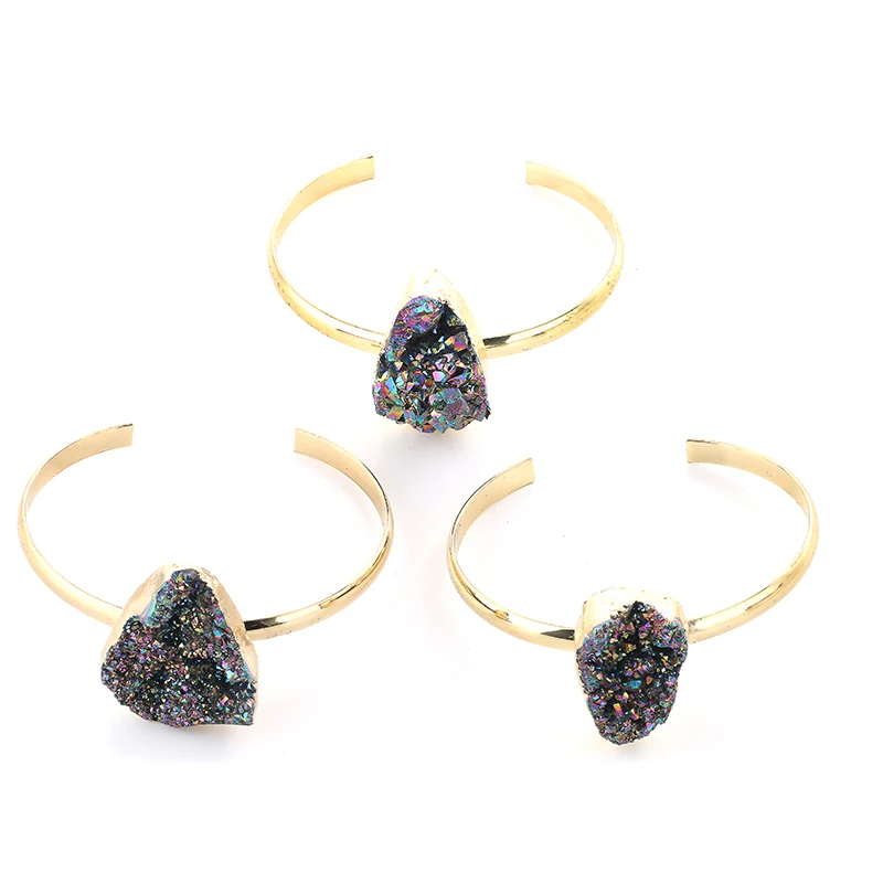 Женский браслет с натуральным минеральным кристаллом Открытый на запястье