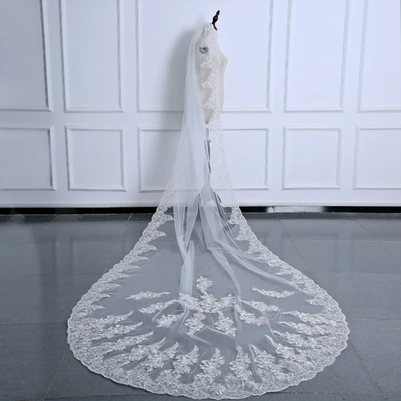 Фата свадебная Однослойная с кружевными краями и гребнем 2023 |