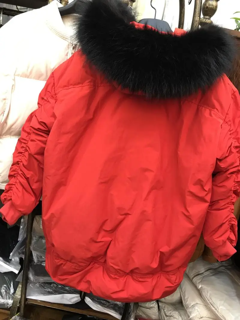 Новинка, корейский стиль женские пуховик женская зимняя куртка puffer parka ткань из натурального меха енота Красный Черный Крем негабаритных