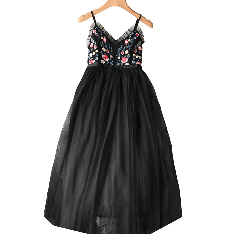 Женское платье на тонких бретельках летнее Повседневное с треугольным вырезом и