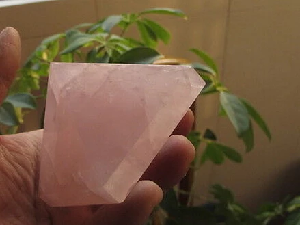 

NATURAL BEAUTIFUL ROSE QUARTZ CRYSTAL PYRAMID HEALING