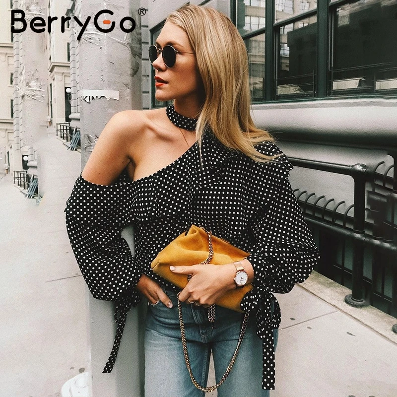Женская блузка в горошек BerryGo шифоновая стиле ретро с оборками и рукавами