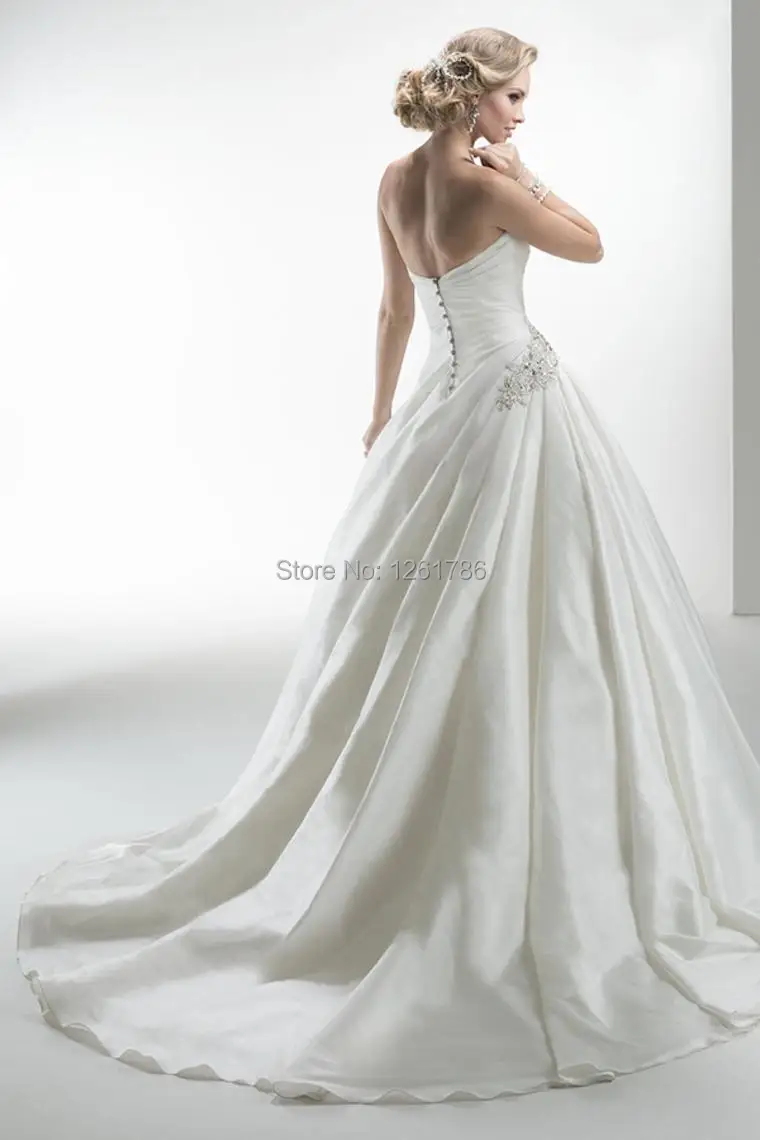 2015 Elegant A-Line Simple Wedding Dresses With Sweetheart Satin Crystals Covered Buttons Chapel Train Formal Bridal Gowns | Свадьбы и