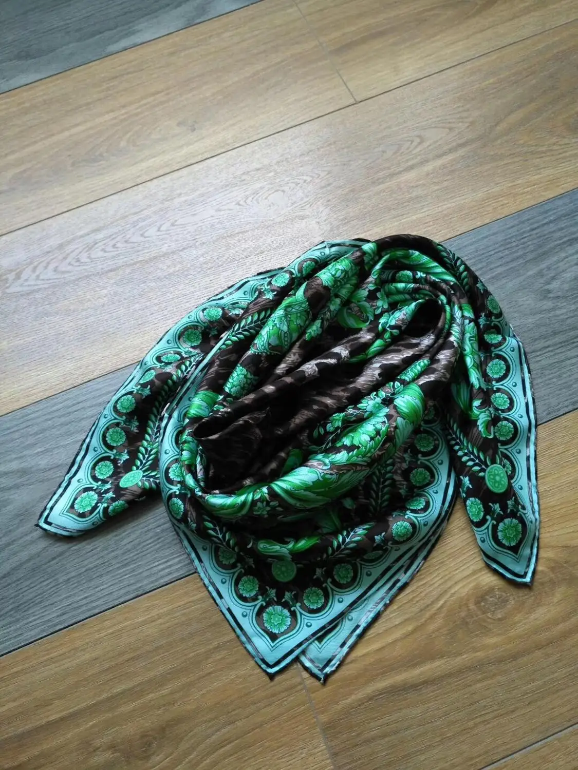 Женский шарф классический из 100% натурального шелка с леопардовым принтом рулон