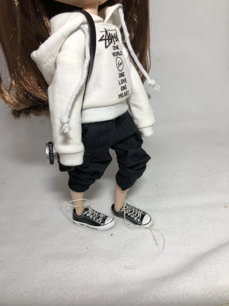 T02-X607 Blyth кукольная одежда 1/6 куклы OB24 аксессуары azone одежда ручной работы белый свитер с надписью Футболка черные штаны
