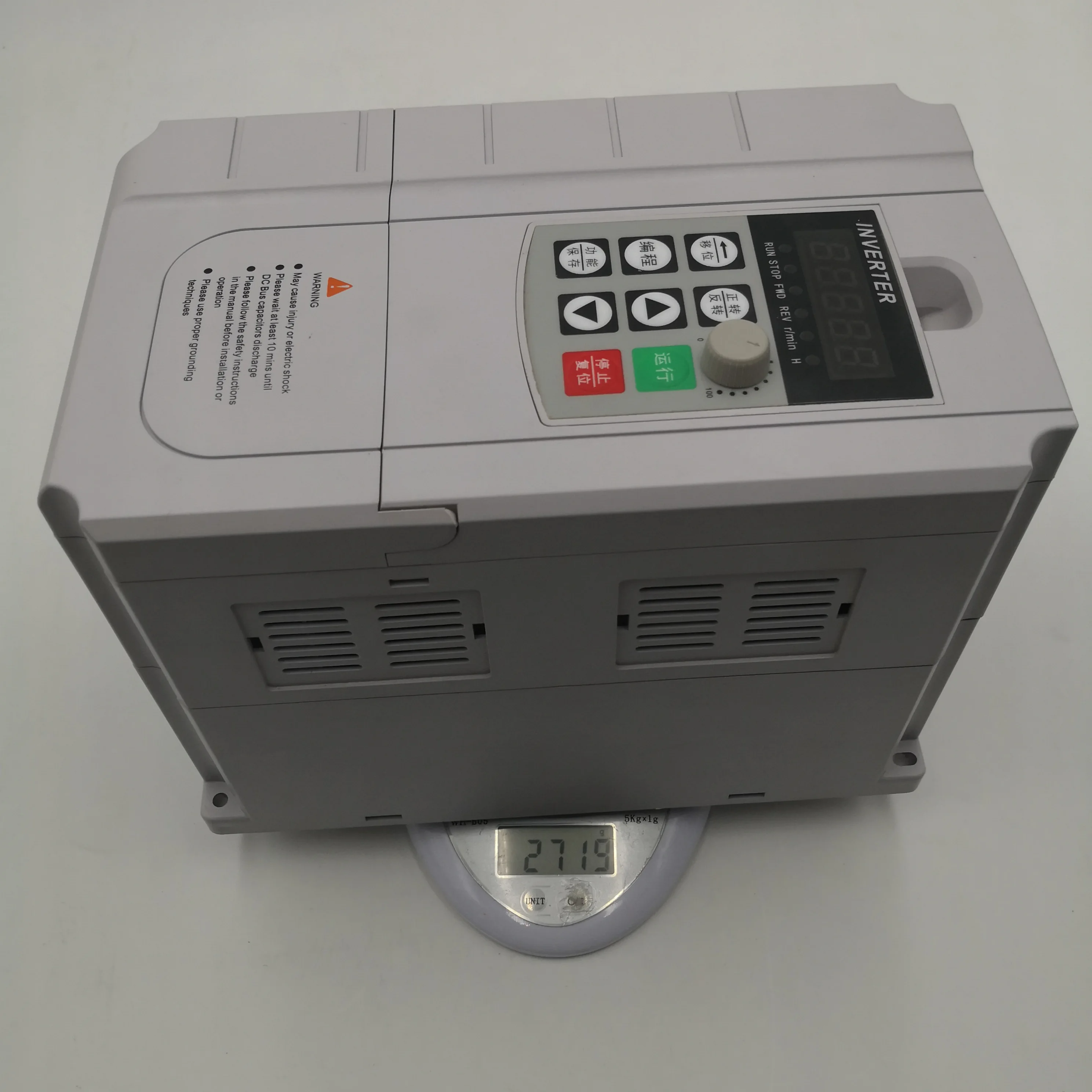 Фото Преобразователь частоты для двигателя VFD преобразователь с ЧПУ 5 кВт 220 В 1P вход 3P Преобразователь частоты для двигателя VFD преобразователь с ЧПУ 5 кВт 220 В 1P вход 3P