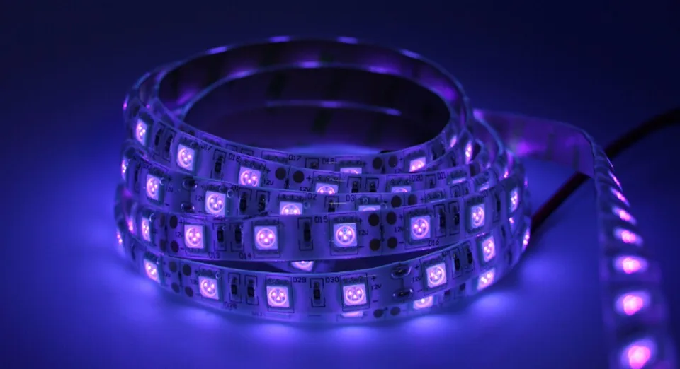 12V ультрафиолетовая 395-405nm Светодиодная лента черного света 5050 3528 SMD 60led/m 120led/m Водонепроницаемая ленточная лампа для DJ флуоресцентной вечеринки