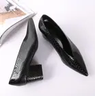 Женские вечерние туфли на высоком каблуке, винтажные дизайнерские туфли-лодочки с острым носком и V-образным вырезом, модель C076, 2022