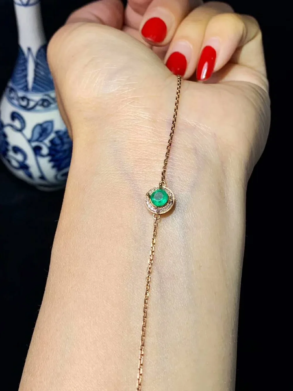 Видео! Браслеты женские из изумрудов и бриллиантов желтое золото 18 карат 5 мм |