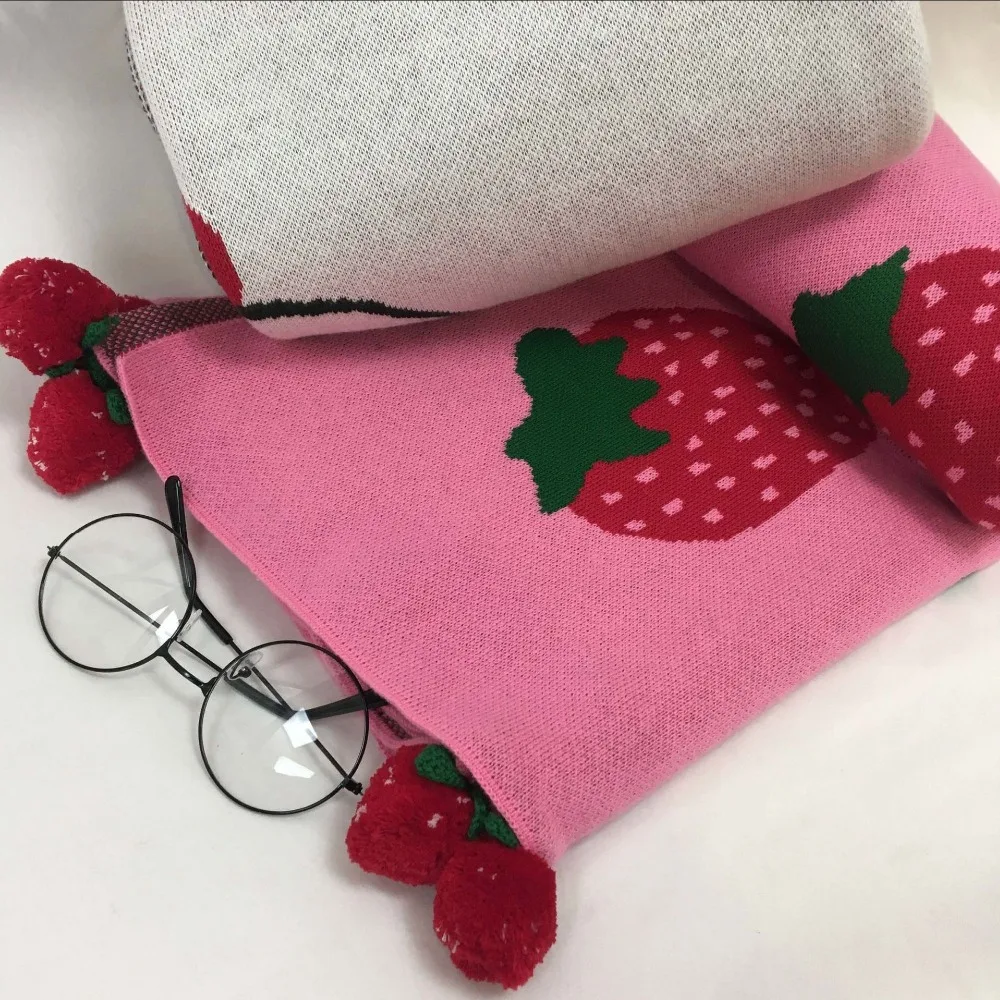 Фабричная продажа вязаное одеяло шарик в виде клубники маленькое шаль для