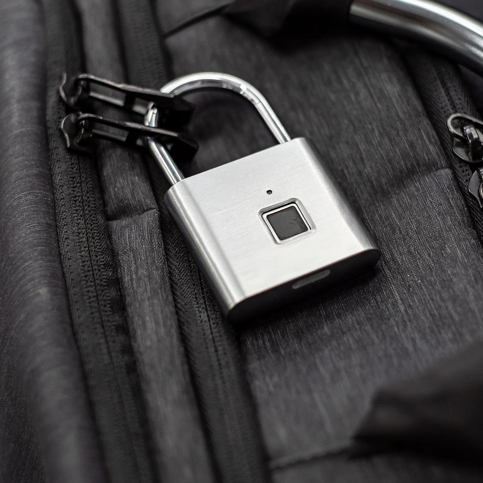 KERUI 2 шт USB Перезаряжаемый умный БЕСКЛЮЧЕВОЙ Портативный Защита от отпечатков