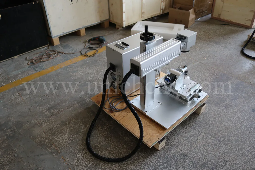 UNICHCNC популярная Лазерная cnc 20 Вт волоконная лазерная маркировочная машина |