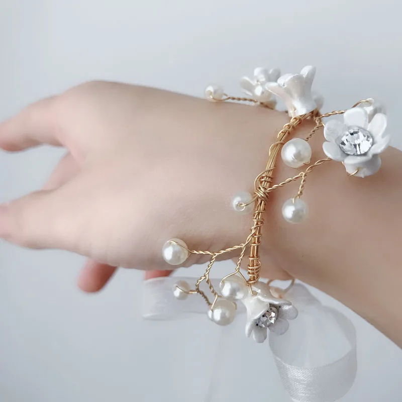 Браслет Baroques свежий роскошный винтажный с маленькими цветочками на запястье для активных праздничных свадебных невест и подружек невест.