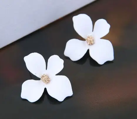 Женские серьги с большим белым цветком элегантные пляжные праздничные для