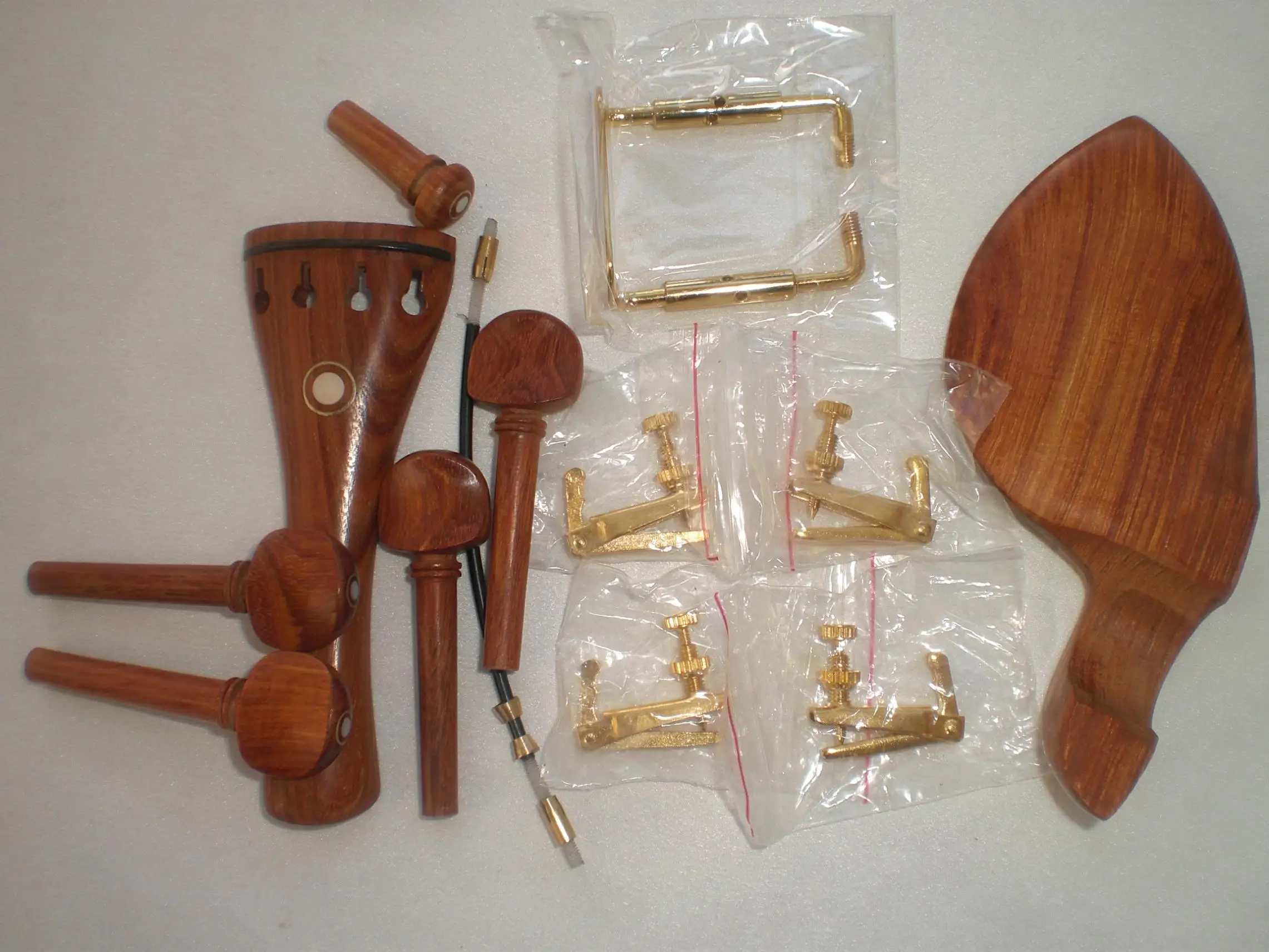 1 набор частей для скрипки из розового дерева с золотым оттенком подбородка и 4