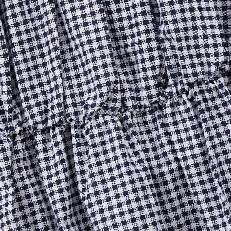 Модный наряд с длинными расклешенными рукавами и открытыми плечами для