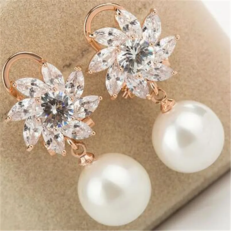 Роскошные серьги гвоздики золотого цвета с цветком и циркониевым камнем для