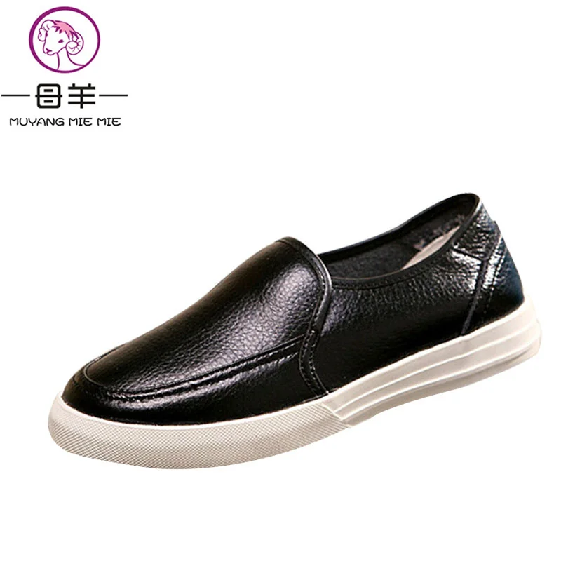 Женские повседневные лоферы из натуральной кожи черные и белые туфли на плоской