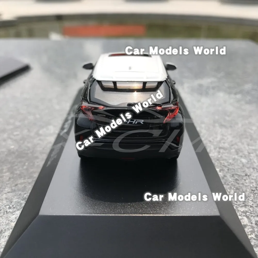 Литая под давлением модель автомобиля для C-HR CHR 1:43 (черный/белый) + маленький