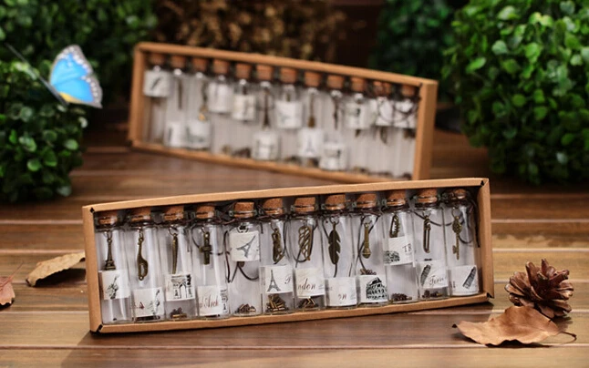 

12pcs/Lot Cute Mini Clear Cork Stopper Glass Bottles Vials Jars With Pendant Necklaces Charms For Wedding Decoration & Gift