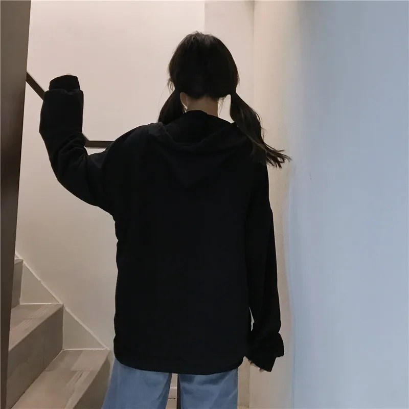 Свитшот женский оверсайз с длинным рукавом и капюшоном надписью в стиле преппи