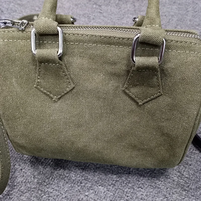 

2021 Military green canvas pillow Japanese and Korean fashion hand bill of lading shoulder diagonal cross small bag bucket bag