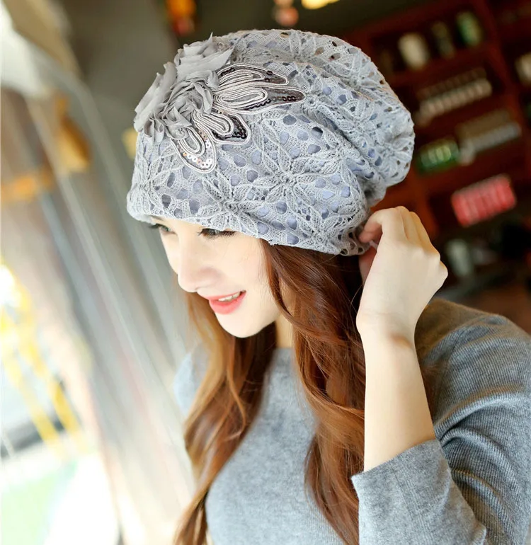Модные осенние облегающие шапки для женщин с цветочной аппликацией кружевная