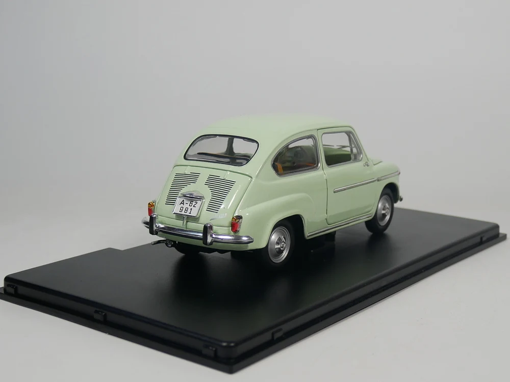 WhiteBox 1:24 сиденье 600 D 1963 литья под давлением модель автомобиля |