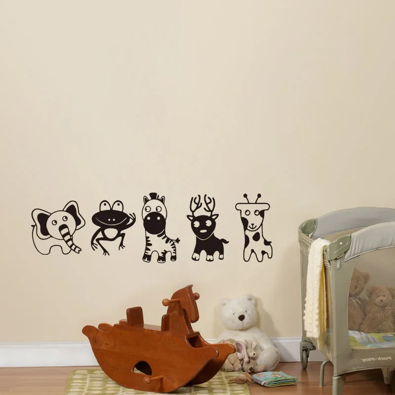 

Виниловые наклейки на стену в виде лягушки с изображением героев мультфильмов