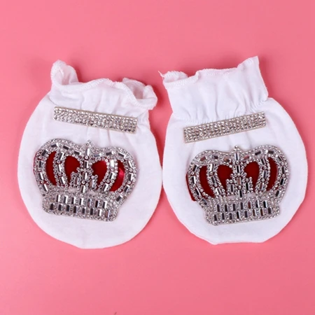 1 pair Red 0-3 Month Newborn Baby Gloves Cotton White Color Rhinestone Crown Boy Mitten Baby Anti Scratching Gloves and Mittens - Цвет: 1 pair Red