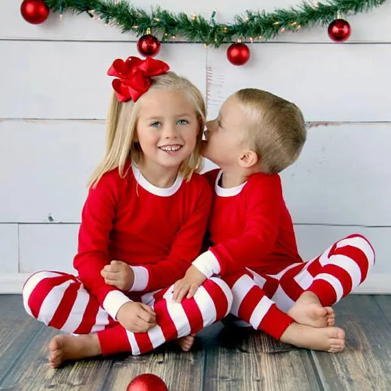 Одинаковая Рождественская одежда для всей семьи пижамные комплекты в полоску