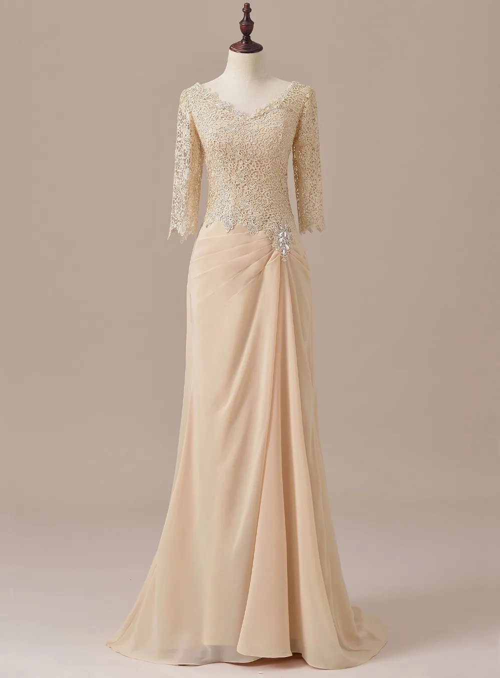 Элегантное платье с рукавами три четверти кружевное для матери невесты цвета