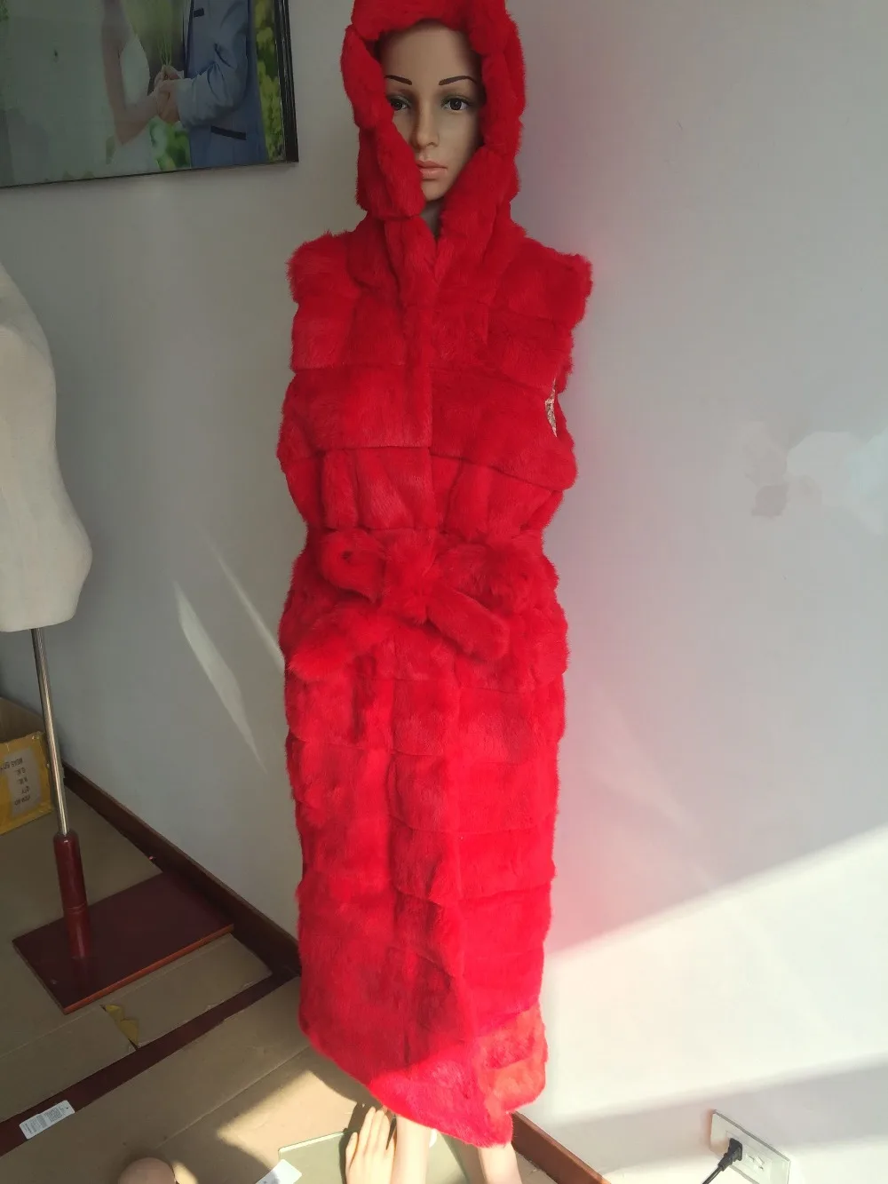 Женский жилет из кроличьего меха с капюшоном и поясом зимняя шуба натурального