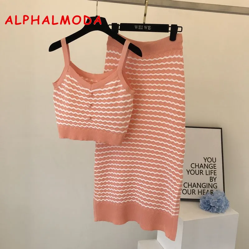 Женский трикотажный топ ALPHALMODA укороченный с жемчугом + юбка до середины икры С