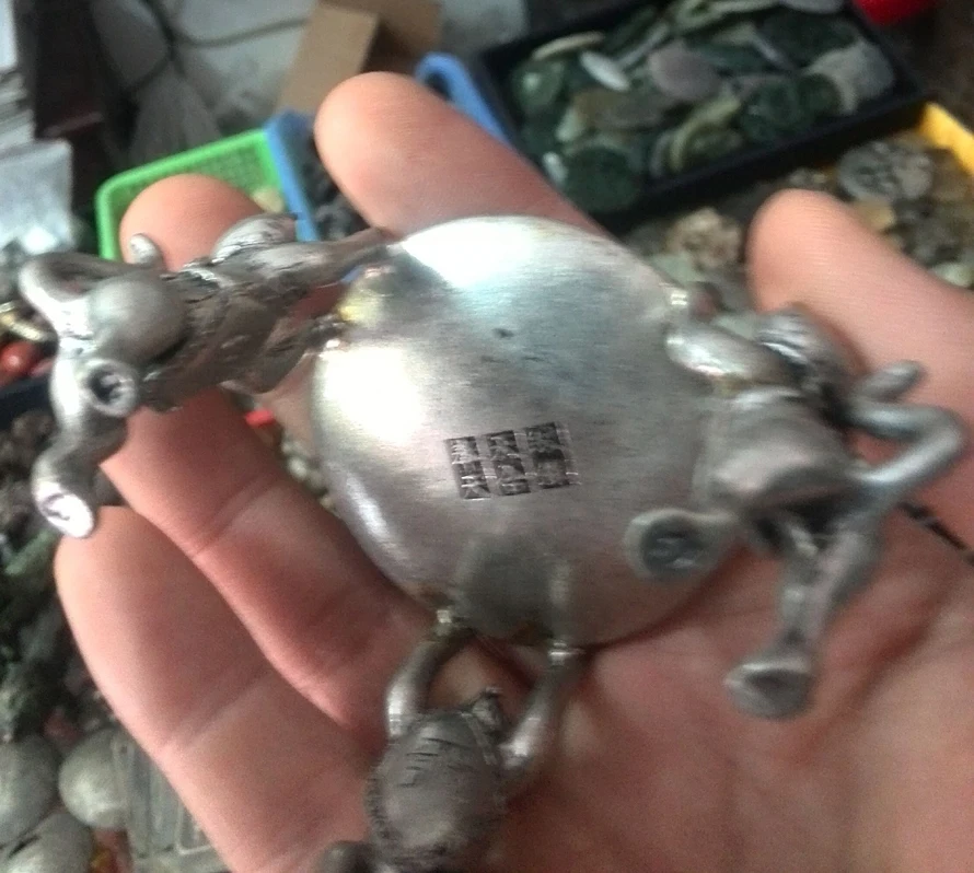 Восемь диаграмм три красивые ножки кошки настольная лампа серебряная