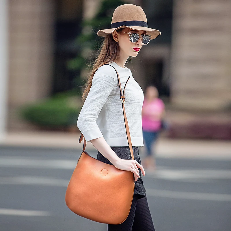 Рисунок 4 - Популярная стильная косая сумка через плечо