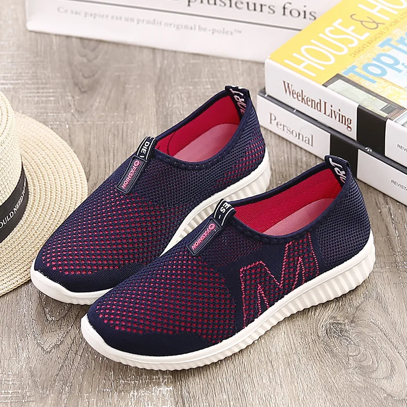 

2019 New Women's flat shoes summer breathable mesh casual shoes lightweight middle elderly women's shoes black sneakers